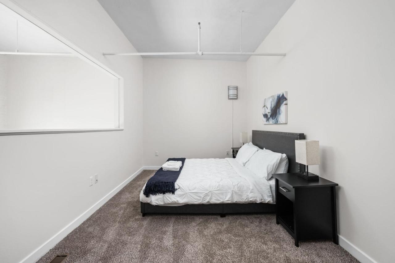 2Br 2Ba In The Block Apartment By Cozysuites Индианаполис Экстерьер фото